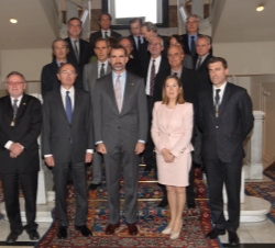 S.A.R. el Príncipe de Asturias con los arquitectos españoles de trayectoria internacional y autoridades